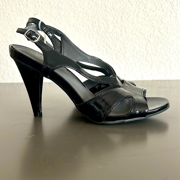 Kenneth Cole Reaction Heels - Picture 1 of 6